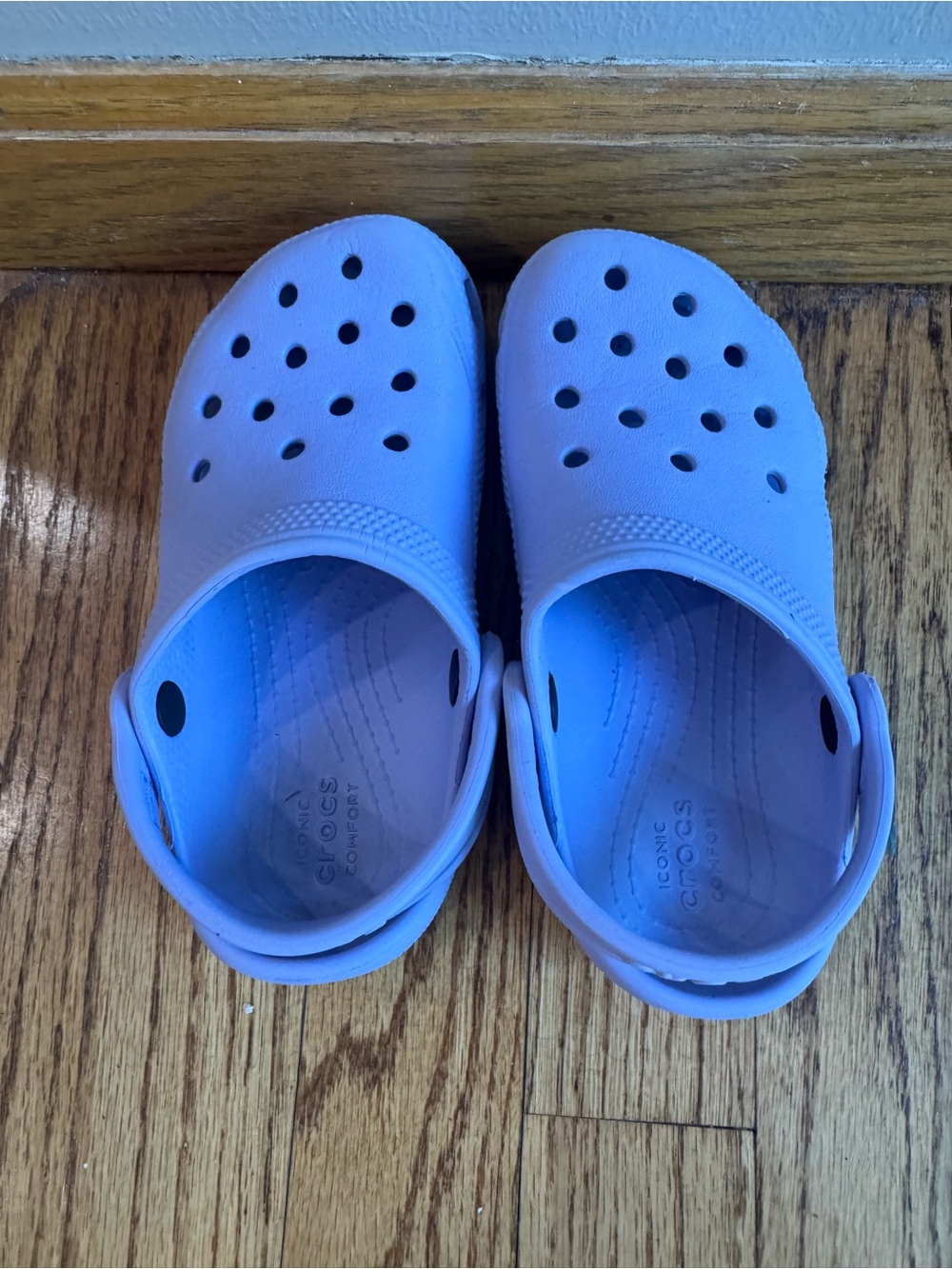 Girls Light Purple CROCS Size 11 Toddler - Picture 3 of 6